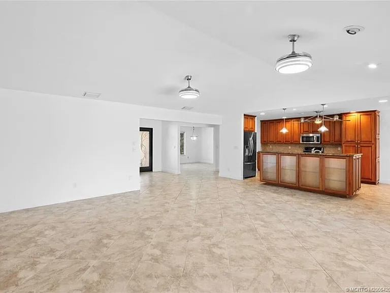3074 NE Loquat Ln — Photo 11