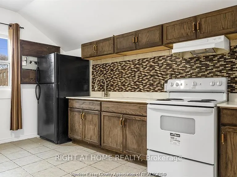 762 Aylmer Ave E — Photo 9