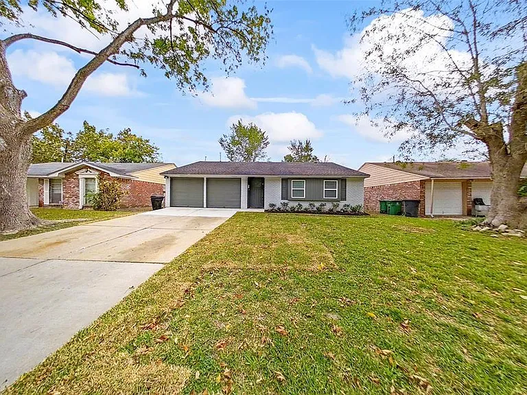 4002 Prudence Dr — Photo 1