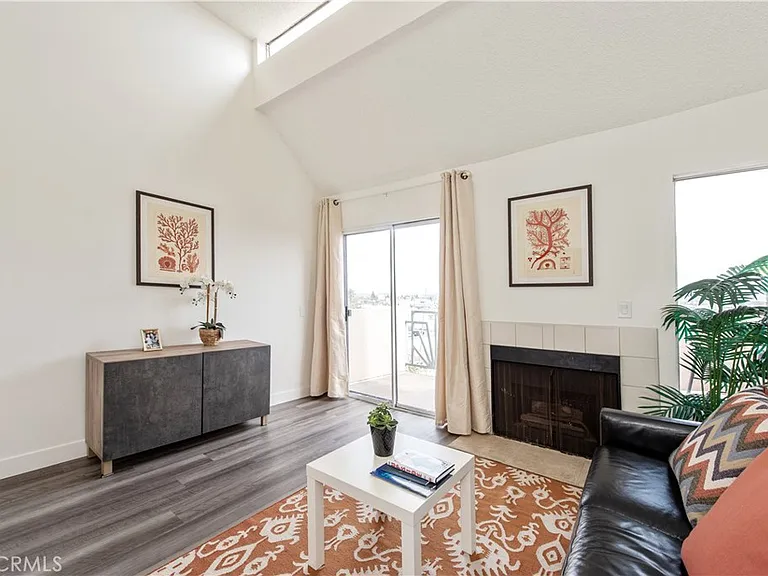 450 E 4th St #416 — Photo 6