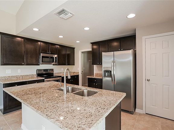 5th image of 520 SW 30th Ter
