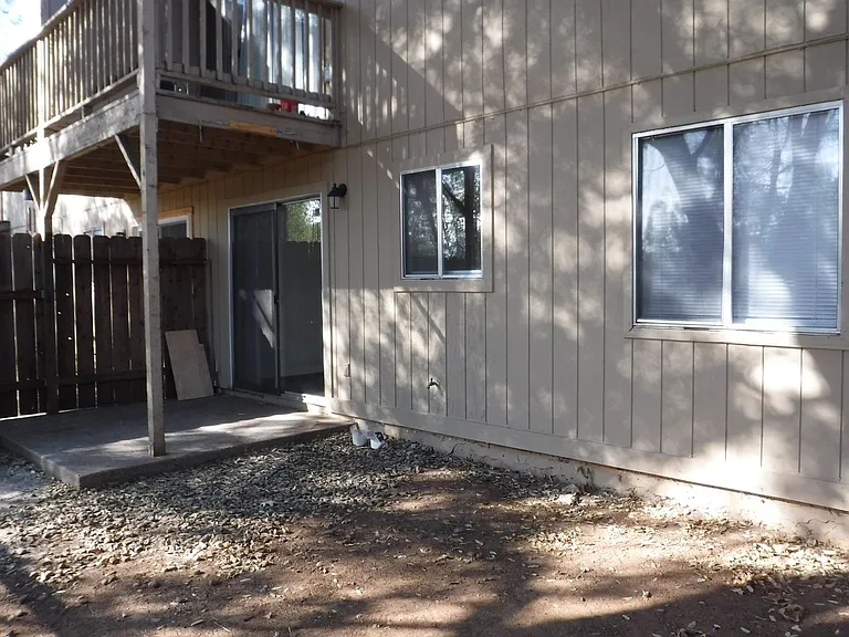 1631 Bramble Pl — Photo 16