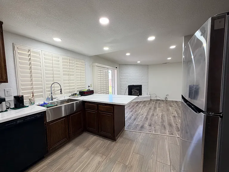 1302 Mossbrook Ct — Photo 11