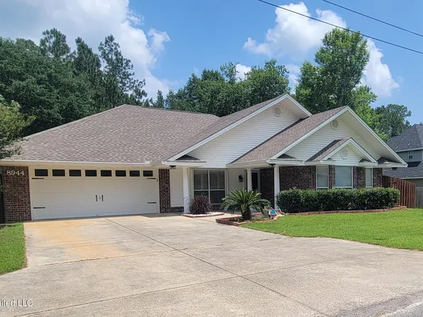 8944 Hanalei Cir, Diamondhead, MS 39525