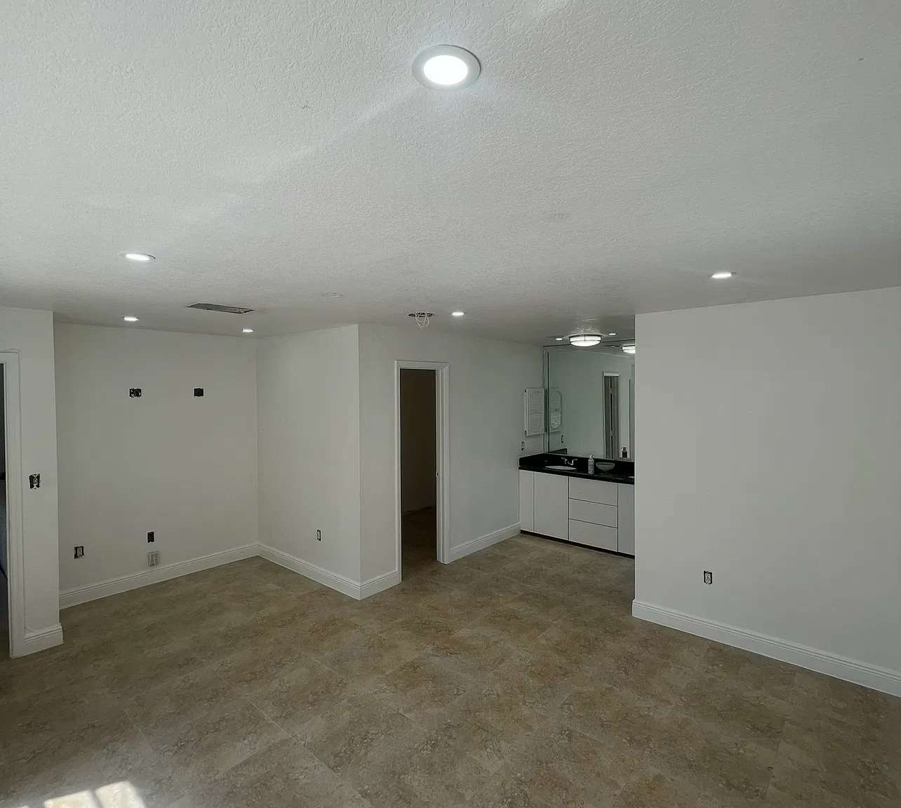 4 bed, 2660 sqft, $4,500 — Photo 3