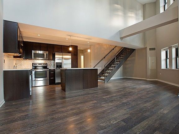 3rd image of 186 E Randolph Dr #1-1309