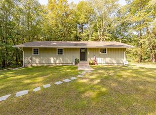 3 S Loomis St, Southwick, MA 01077