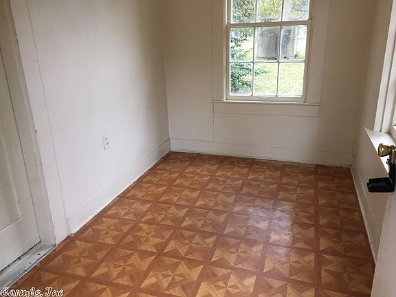 5th image of 505 E 5th St