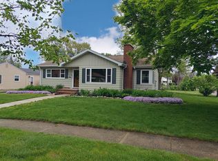 1090 Grant St, Lake Geneva, WI 53147