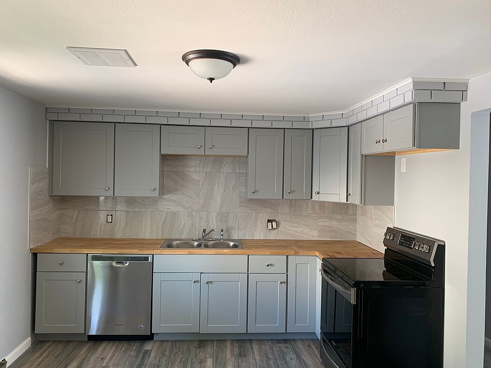 1st image of 18 Ayrault Dr