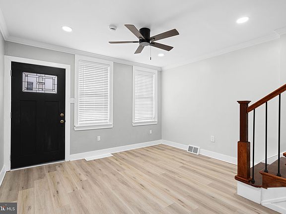 4th image of 1024 Linden St