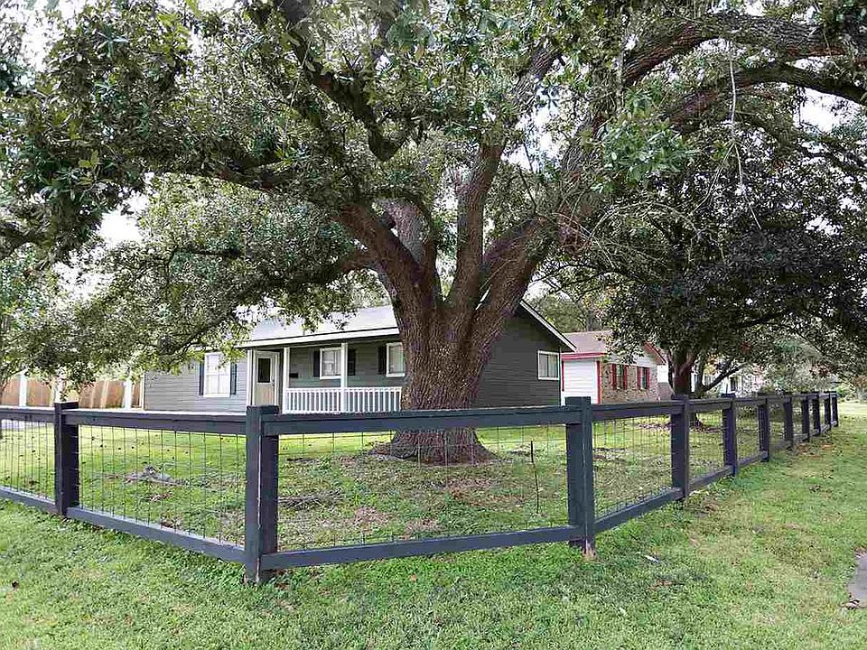 1st image of 3905 Broadmoor Dr