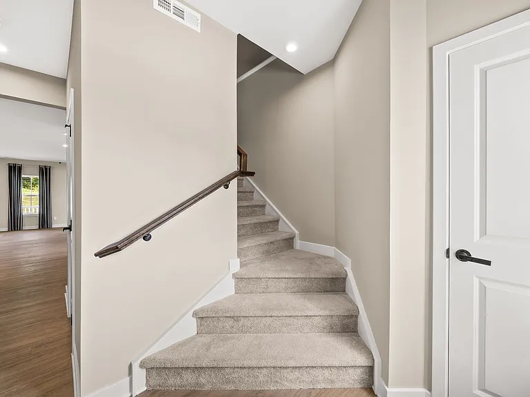 1000 Mountain View Dr — Photo 16