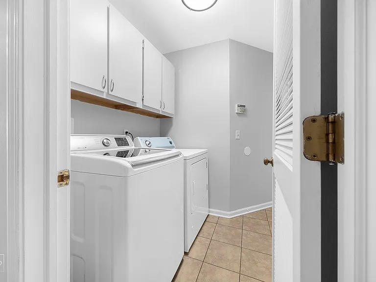 98 Willow Pkwy #98 — Photo 10