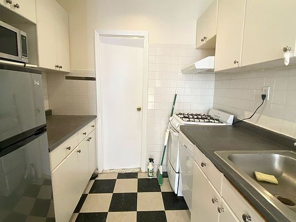 5th image of 47 E 30th St #4A