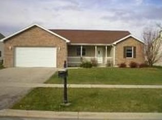 1113 Oxford Cir, Sycamore, IL 60178