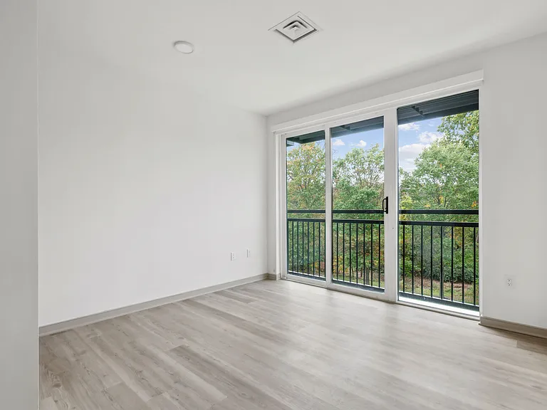 Enclave at Raritan — Photo 36