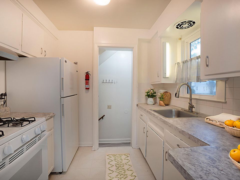 6075 W 54th St, Parma, OH 44129 | Zillow