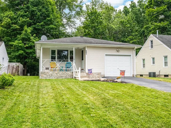 265 River Meadow Dr, Rochester, NY 14623