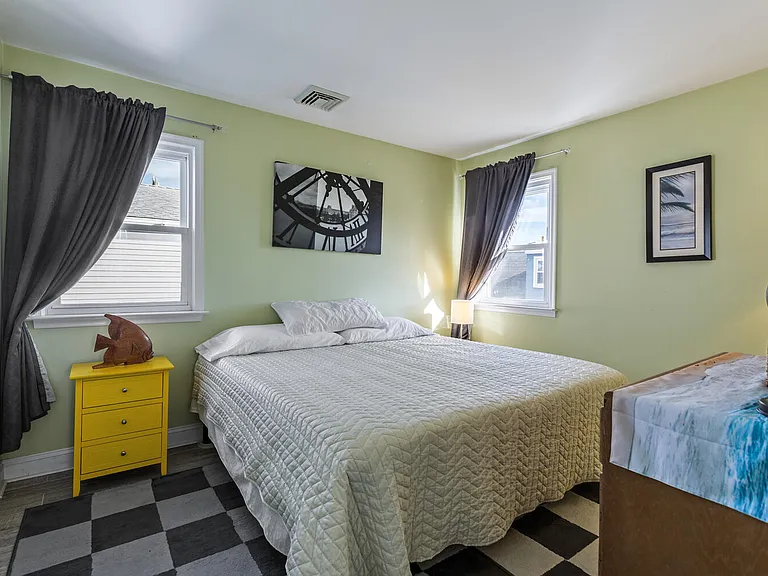 606 W Beach Ave — Photo 22