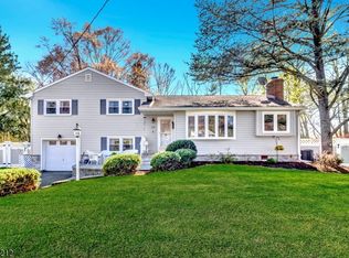32 Briar Cir, Green Brook, NJ 08812