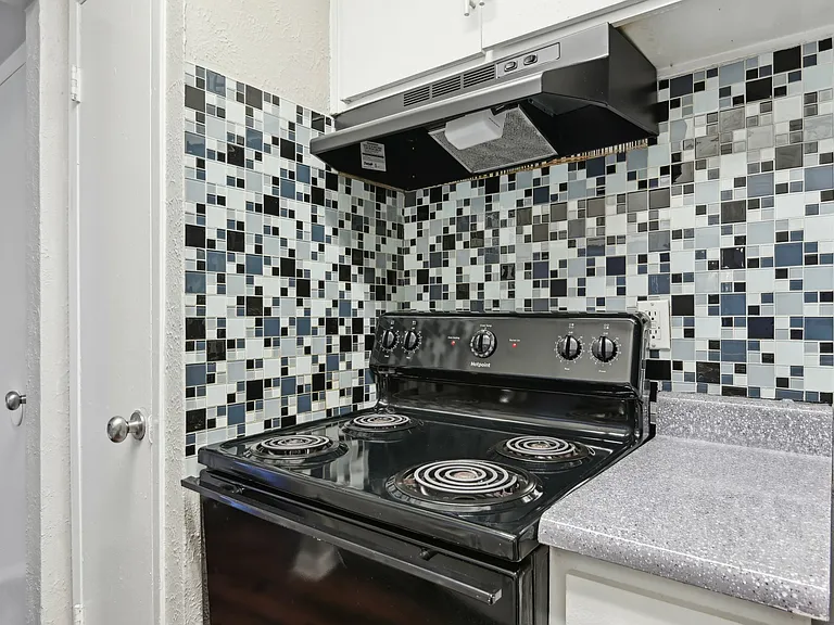 Rock Island Apartments — Photo 4
