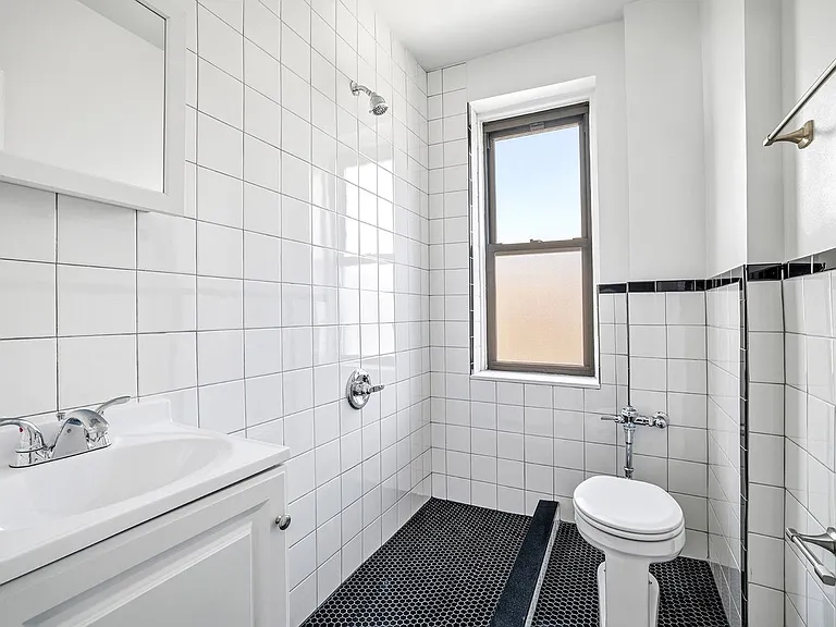 62 Leroy St #4A — Photo 7