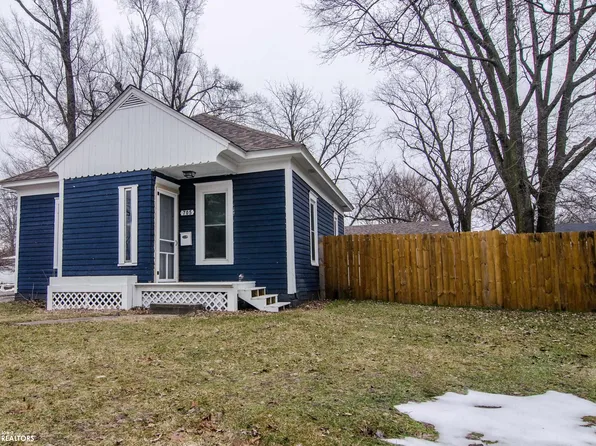 705 S 7th St, Fairfield, IA 52556