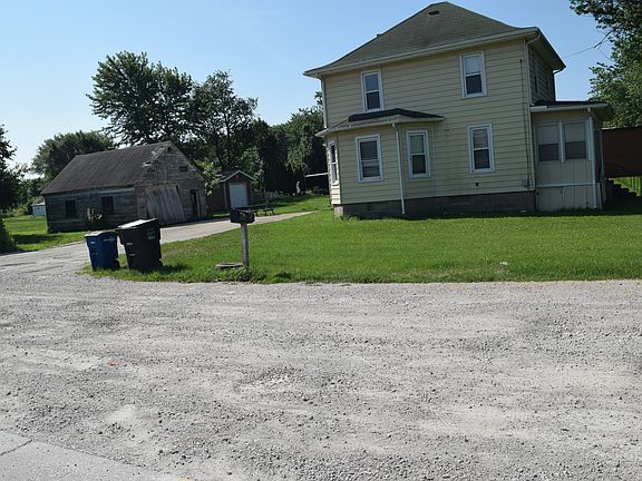 2nd image of 704 43rd Avenue Dr