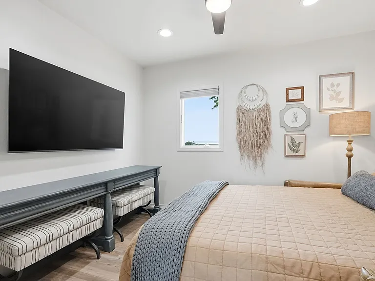 Bedroom 4 w/ TV.