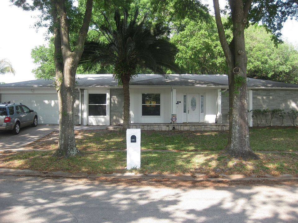 1st image of 601 Valley Hill Dr