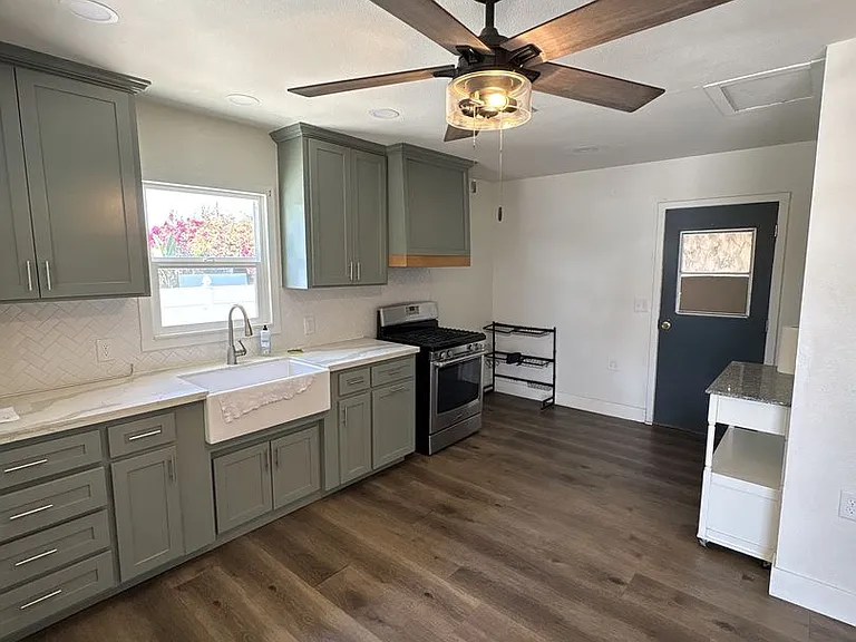 151 N Villa Ave — Photo 5