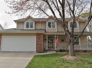 806 Lexington Ln, Papillion, NE 68046