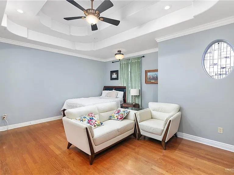 2401 W Rhin Dr — Photo 22