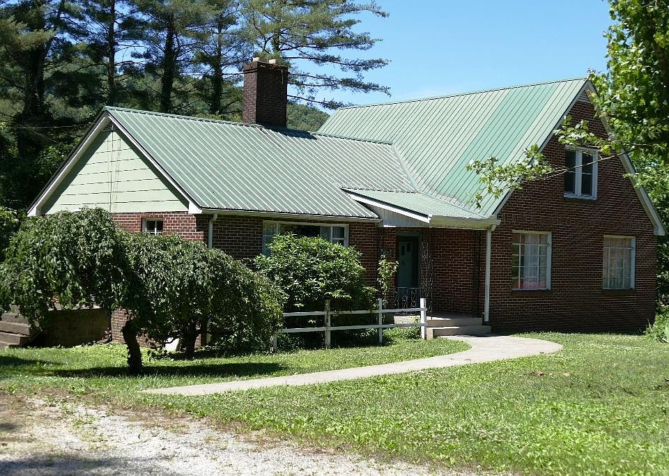 1st image of 3752 Skyland Dr