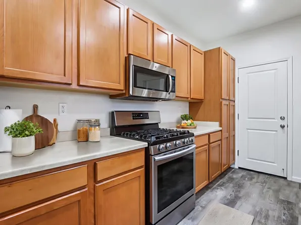 2564 N Village Dr, Santa Rosa, CA 95403