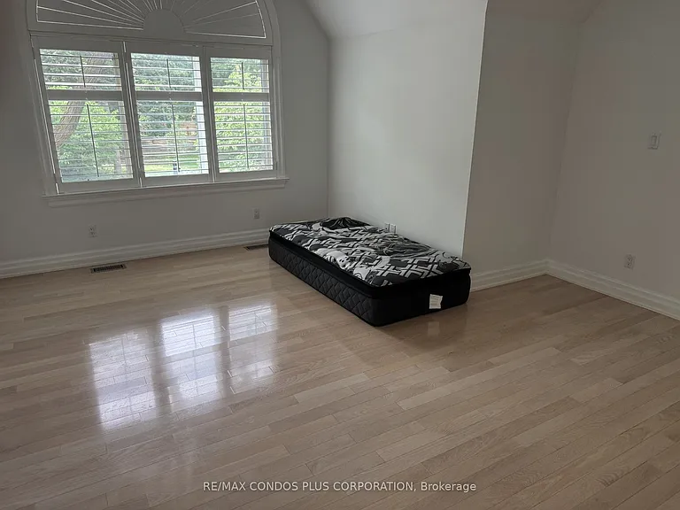 103 Pears Ave — Photo 5