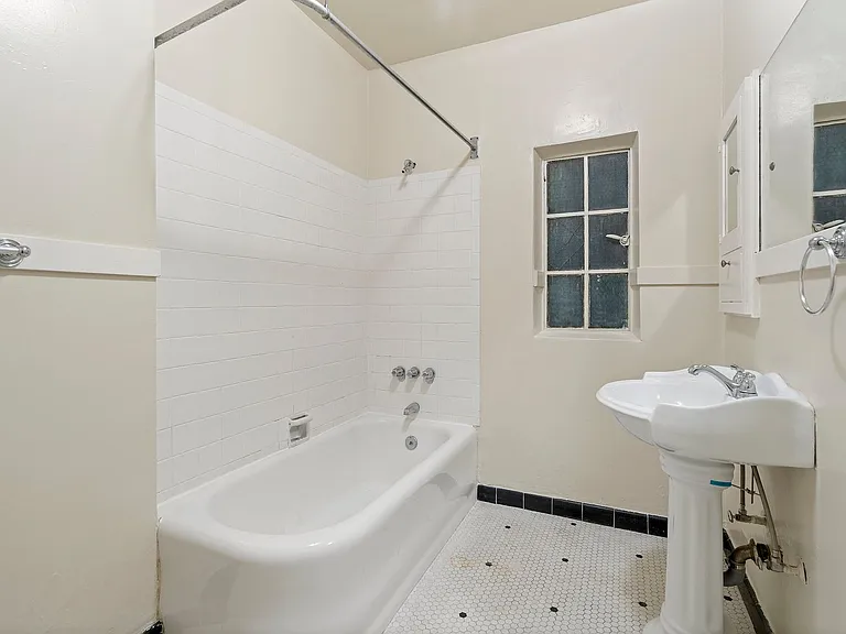 540 Alcatraz Ave. — Photo 11