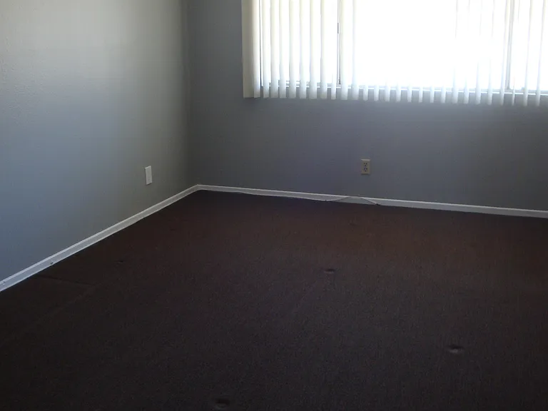 6722 Pickering Ave #B — Photo 13