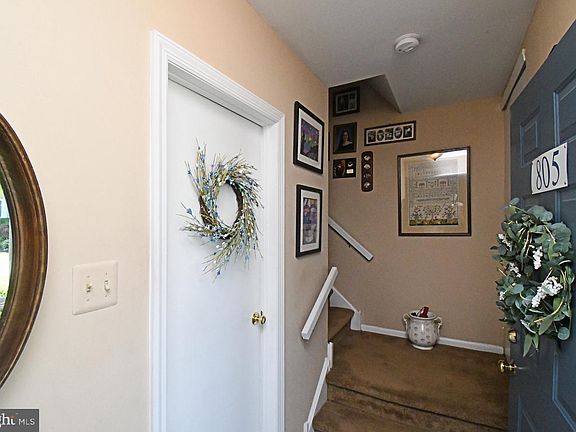5th image of 805 Karens Ct #805