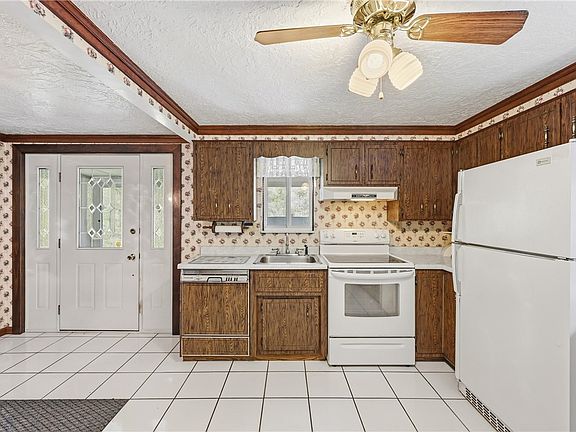 5th image of 2983 Edgecliff Rd