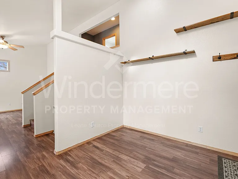 909 E 1st Ave — Photo 18