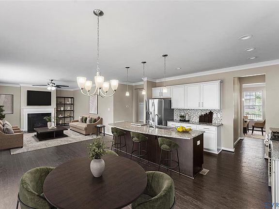 Kitchen family room combo
