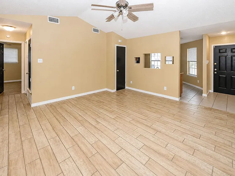 2213 Dickens Dr — Photo 6