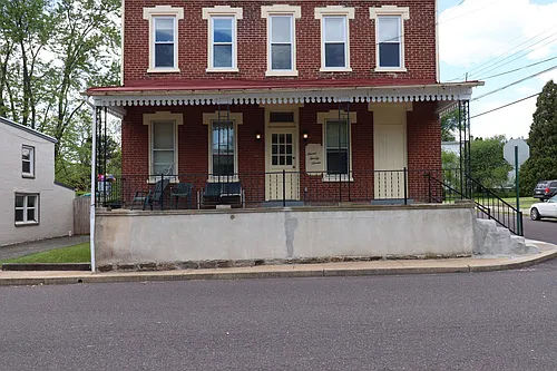 727 Glasgow St Photo 1