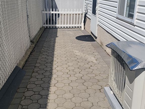 4th image of 215 Barlow Ave #2