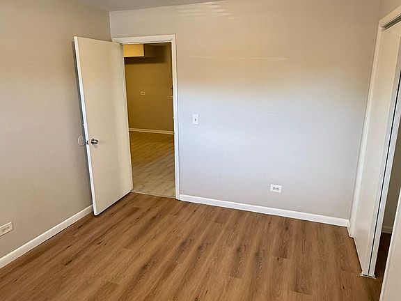2nd image of 1119 E Algonquin Rd APT 2