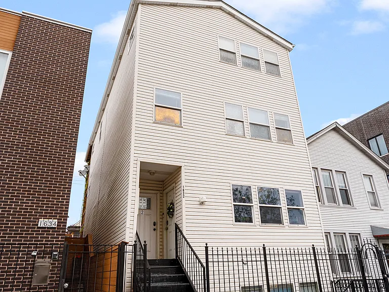 1632 W Blackhawk St #1 — Photo 3