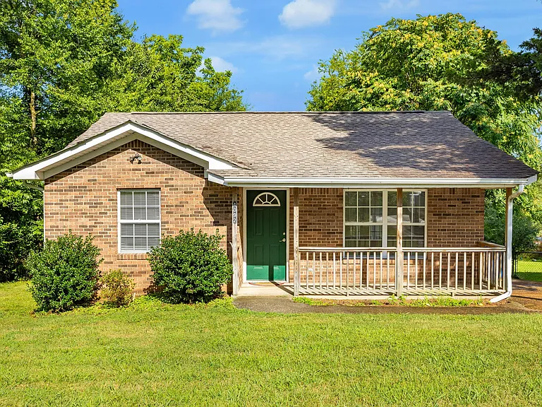 4092 University Dr — Photo 1