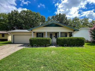 1354 S Arcadia Ave, Springfield, MO 65804